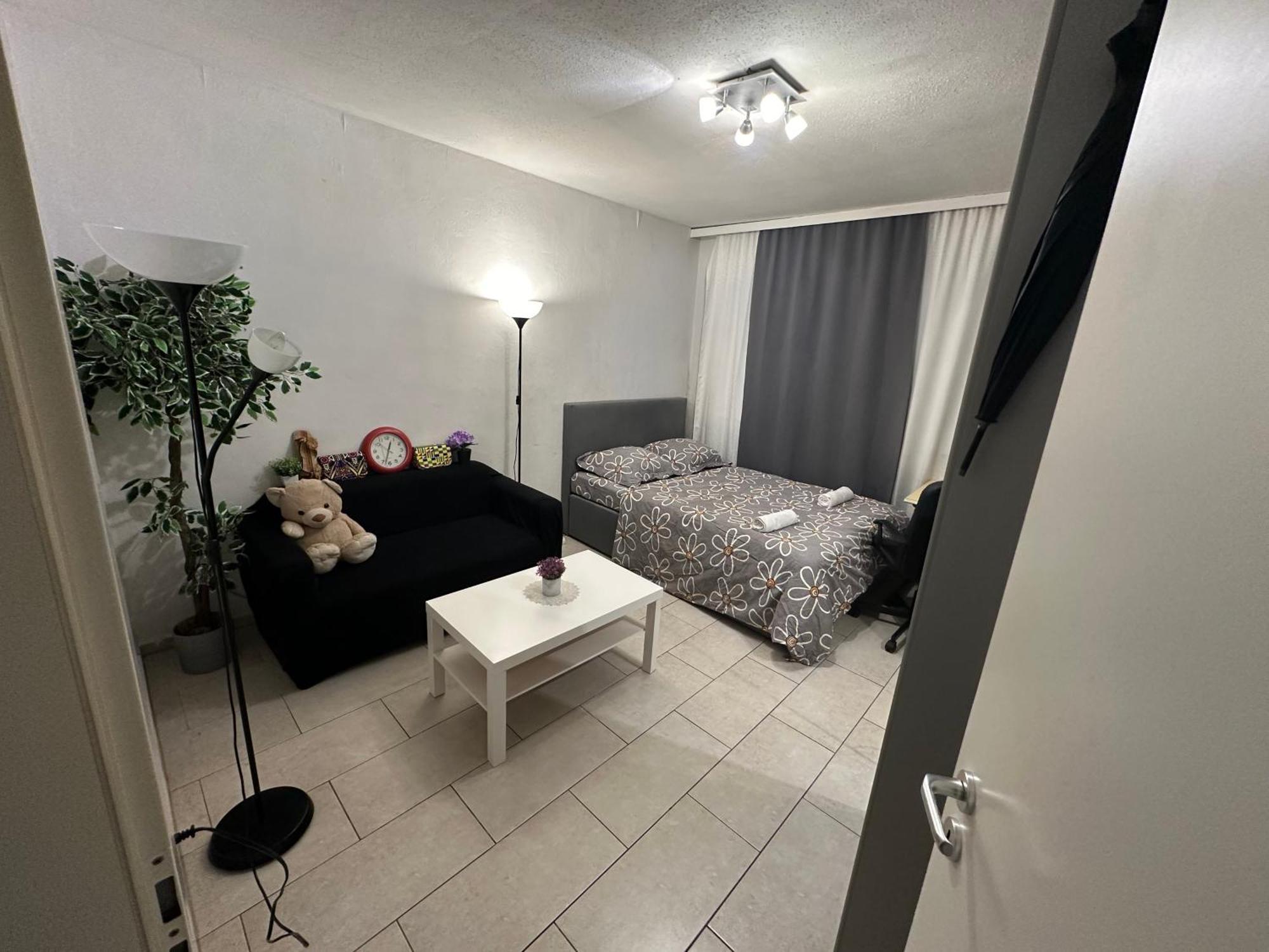 Schoenes Zimmer In Bahnhofsnaehe In Einer Wohnung Mit Grosser Terrasse Gießen Buitenkant foto