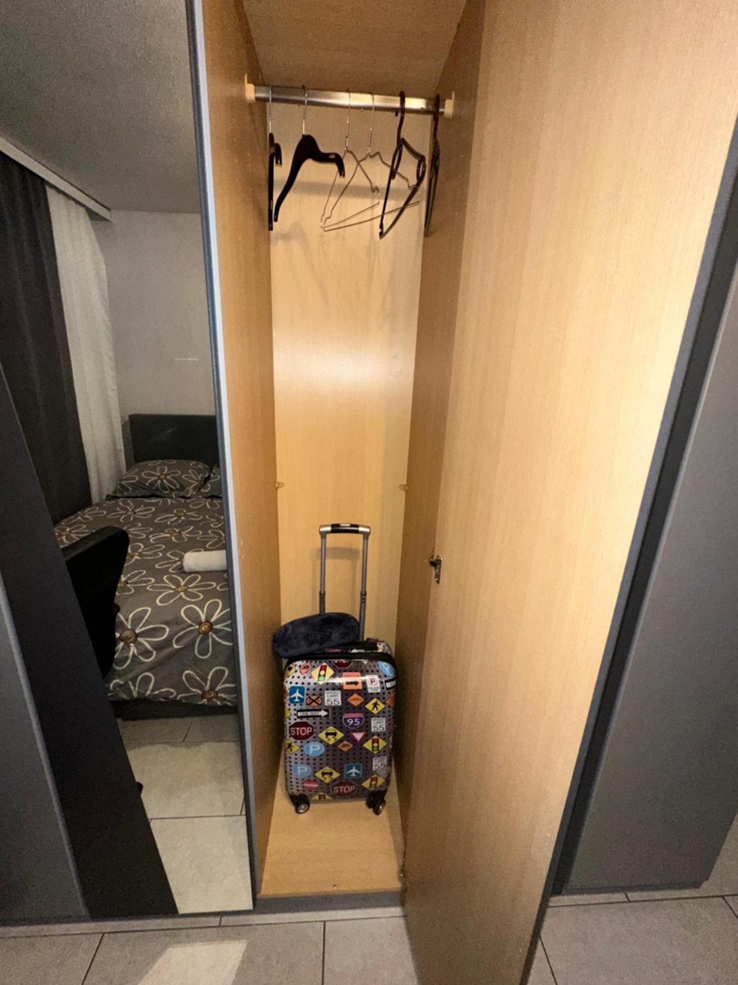 Schoenes Zimmer In Bahnhofsnaehe In Einer Wohnung Mit Grosser Terrasse Gießen Buitenkant foto